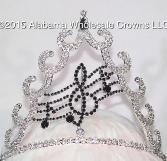 Age division queens receive a 5" crown. Supreme Queens win a 8" crown!